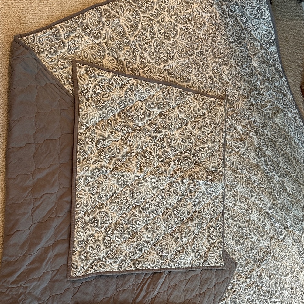Pottery Barn Gray Floral Quilt - Picture 3 of 4